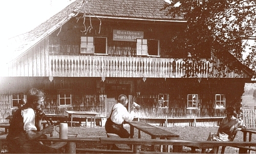 Hostinec "Bayrisch Häusl" u osady Schnellenzipf, která ležela už na bavorské straně hranice
a odkud pocházel její otec