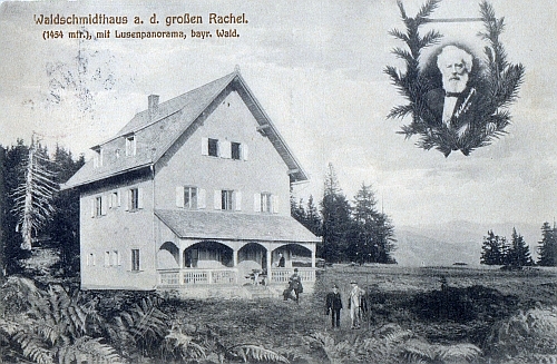 "Waldschmidtova chata" na Roklanu - tato pohlednice je i dokladem práce retušéra, do fotografie byl pro větší oživení dokreslen obdélnik se dvěma turisty