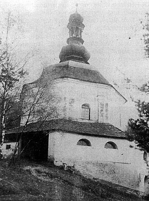 Poutní kostel Panny Marie Pomocné u Rožmitálu na Šumavě, jak vypadal zvenku a uvnitř,
než z něho zbyly jen trosky obvodových zdí