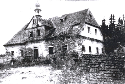 Snímky zachycují "Kamenný dům" v někdejším Schlösselwaldu, známý z díla Karla Klostermanna, než byl zbořen