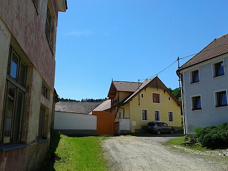 Rodný statek čp. 21 v Horních Chrášťanech na snímcích z roku 2014