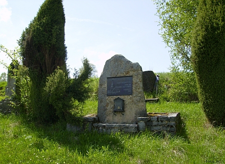Památník vyhnaným obyvatelům Cetvin u blízké rakouské obce Hammern