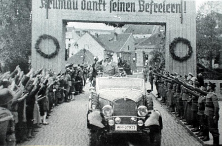 "Krumlov děkuje svým osvoboditelům" - Adolf Hitler v Českém Krumlově 20. října 1938