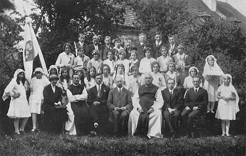 Slavnost na závěr školního roku v Horním Dvořišti roku 1933