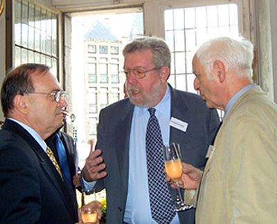 Norbert Schreiber s tehdejším prezidentem Mezinárodního P.E.N. klubu Jiřím Grušou a prezidentem berlínské Akademie umění Adolfem Muschgem v Cáchách na zasedání Horizont Europe, pořádaném Spolkovou centrálou pro politické vzdělávání