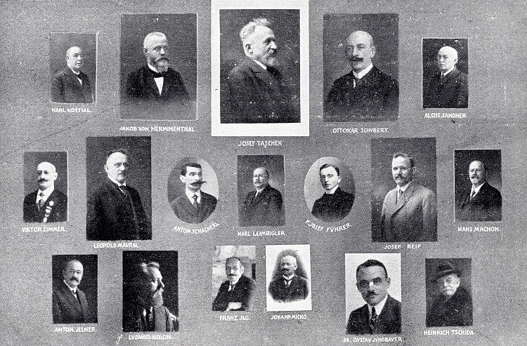 Výroční tablo spolku Deutscher Böhmerwaldbund (Schubert v horní řadě druhý zprava), dále odleva shora Karl Kostial, Jakob von Herminenthal, Josef Taschek, Alois Sandner, Viktor Zimmer, Leopold Maural, Anton Schacherl, Karl Leimbigler, Josef Führer, Josef Reif, Hans Machon, Anton Illner, Ludwig Hoidn, Franz Ilg, Johann Micko, Gustav Jungbauer a Heinrich Tschida