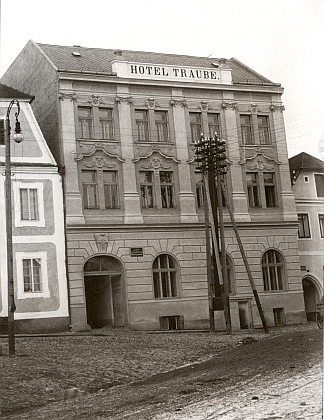 Hotel "Traube" (dnes "Šumava") na náměstí v Horšovském Týně