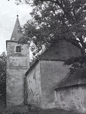 Jiné dva snímky kostela sv. Vavřince a hřbitova při něm z roku 2006
