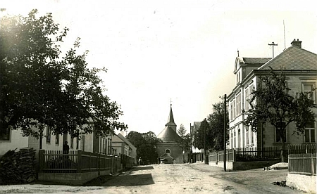 Rodná ves Eisendorf na dvou starých pohlednicích Josefa Wolfa