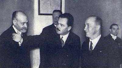 V roce 1937 přijal Dr. Adolf Schwarzenberg na svém panství v Českém Krumlově prezidenta Edvarda Beneše a věnoval mu milionový finanční dar na výstavbu hraničních opevnění vůči nacistickému Německu