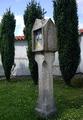 Boží muka před kájovským kostelem