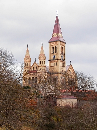 Kostel svatých apoštolů Petra a Pavla v Hosíně