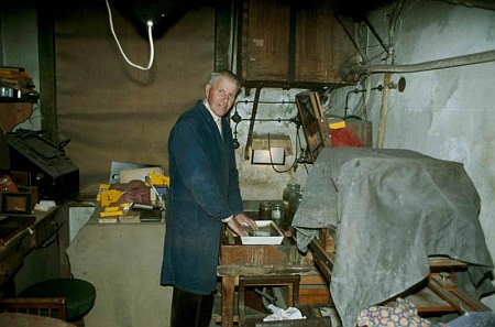 Ve svém ateliéru v roce 1986