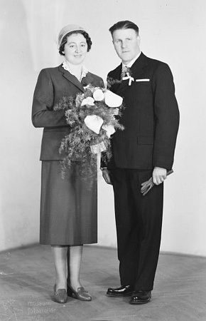 Dva snímky manželského páru Franze a Marie Seidelových z fotobanky Musea Fotoateliér Seidel