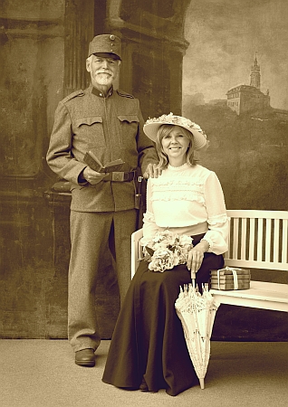 Takto se "u Seidelů" dal se ženou vyfotografovat generál Petr Pavel, ještě než byl zvolen prezidentem republiky