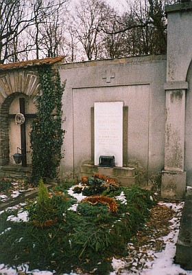 Hrob Josefa a Franze Seidelových na českokrumlovském hřbitově, kus nad ohybem řeky zvaným Rozsyp (Roßzipf)