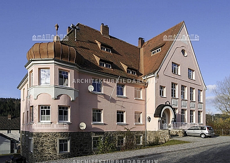 Byla po něm pojmenována škola v Bavorské Železné Rudě, uzavřená pro nedostatek žáků v roce 2011