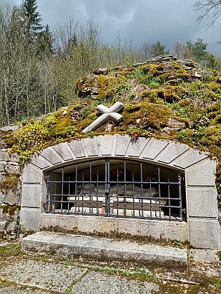 Obnovená volarská křížová cesta u Zlaté stezky pod vrchem Kamenáč (Steinberg)