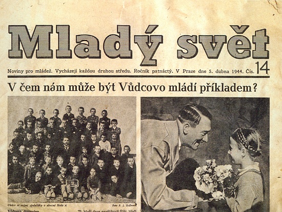 Protektorátní noviny pro mládež s faktografií "Vůdce" na obecné škole a snímkem "Mladá gratulantka" z archivu Školního nakladatelství v Praze