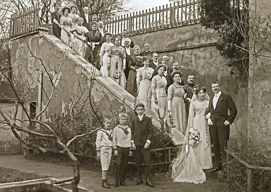 "Jeho" Gretka na snímku z roku 1909, dva roky před svatbou, kterou zachycuje Seidelův hromadný záběr