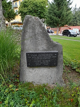 Pamětní Kámen Josefa Maiera, zmíněného v jeho textu, v Guglwaldu