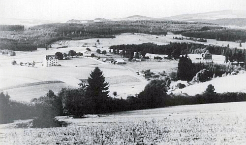 I v této idylické krajině u rakouského Guglwaldu byla v době, kdy byl pořízen kolem roku 1950 tento snímek, spuštěna "železná opona"