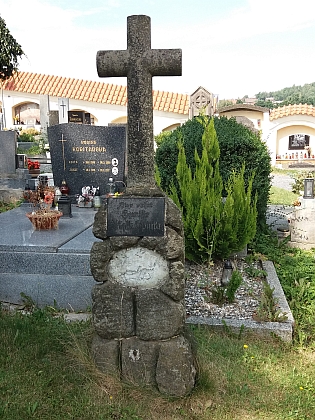 Hroby rodiny Spinka na hřbitově v Prachaticích