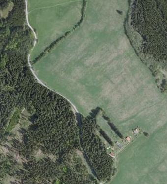 Vpravo nahoře podle plánků osady stával kdysi Stanglův mlýn - část Černého Údolí
na leteckých snímcích z let 1952 a 2008