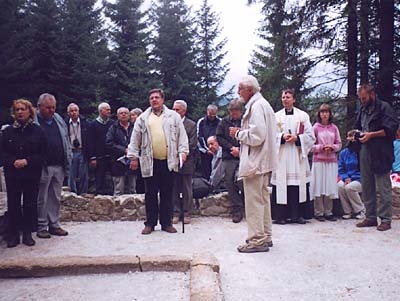 Tady stojí uprostřed ostatních na slavnosti znovuvysvěcení základů Hauswaldské kaple u Srní v létě roku 2006, za ním úplně vpravo s fotoaparátem tehdejší ředitel NP Šumava Alois Pavlíčko
(Williho Stegera můžeme vidět i ve filmu České televize o Karlu Klostermannovi, viz Anna Jelineková, stopáž 23:00 až 24:38)