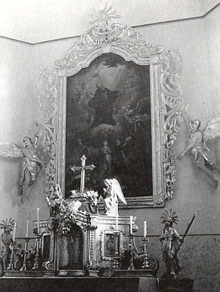 Tyto snímky někdejšího a pozdějšího stavu hlavního oltáře kostela sv. Linharta doprovázely jeho text v krajanském měsíčníku