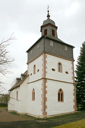 Pozdně gotická věž kostela v hesenské vsi Bindsachsen, místě jeho úmrtí