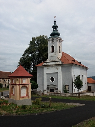 Kostel Nejsvětější Trojice a fara v Hodňově