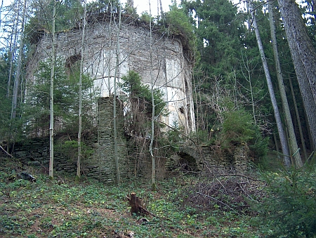 Zpustlá poutní kaple Maria-Hilf na snímcích z roku 2010 (viz i Hilde Hager-Zimmermannová)