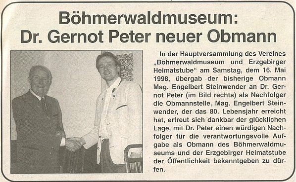 Tady předává Dr. Gernotu Peterovi v roce 1998 vídeňské Muzeum Šumavy