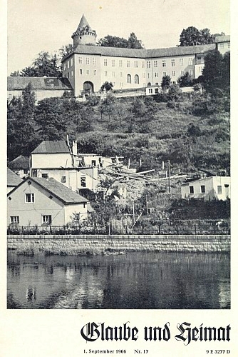 Ruiny synagogy v Rožmberku nad Vltavou na obálce měsíčníku Glaube und Heimat (1966), kdy byl v červnu toho roku snímek pořízen