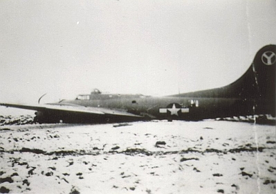 B-17G 42-97739 na poli u Dolního Dvořiště