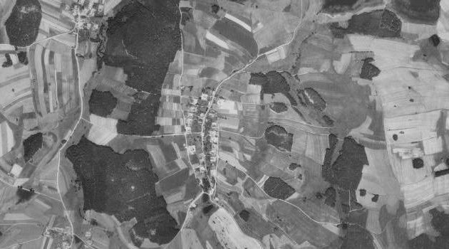 Selská krajina kolem Trutmaně, dnes Mezilesí, na leteckých snímcích z let 1952 a 2008