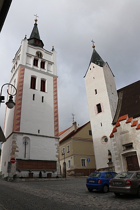 "Jeho" Vimperk - snímek vpravo zachycuje kostel a zvonici od domu, který rodině Streblově patřil