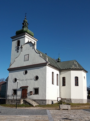 Údajně byl na konci války při vyvěšování bílého praporu z věže volarského kostela sv. Kateřiny