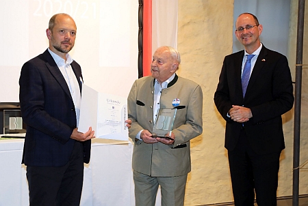 V červnu 2021 převzal v Schönsee cenu Spolku Bavaria Bohemia "Stavitel mostů"