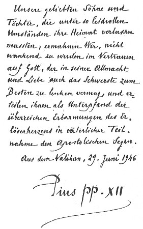 Rukopisné požehnání papeže Pia XII. z června 1946 s projevem "otcovské účasti" vyhnancům, "našim milovaným synům a dcerám, kteří museli za tak bolestiplných okolností opustit domov"
