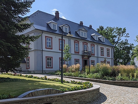 Čp. 1 nese v Návarově tamní zámek