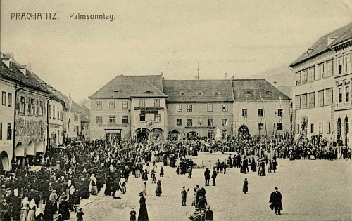 Květná neděle v Prachaticích na pohlednici zdejší firmy Johann Hirsch