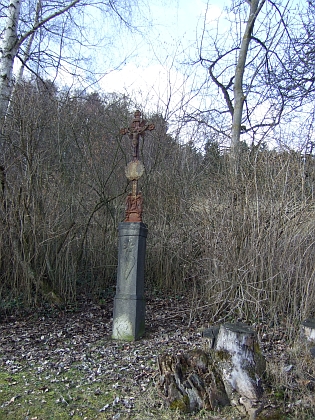 Kříž u ruiny statku Florian