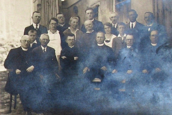 Na snímku z farní kroniky, pořízeném po jeho příchodu do Semněvic, sedí třetí zleva mezi svým otcem a vikářem Františkem Hruškou, dále vpravo pak sedí Leopold Klima a Josef Knarr
