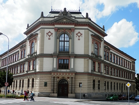 Kroměřížské gymnázium, kde Franz Anton Thun studoval