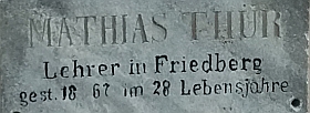 Hrob ve Světlíku, kde je pohřben poslední zástupce učitelského rodu Thürů v této obci, Mathias