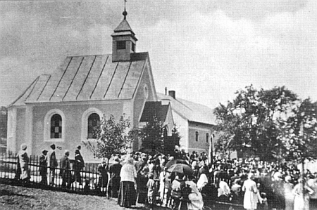 Svěcení kaple v Lískové dne 5. srpna roku 1936, kdy bylo Ernstu Traglovi 60 let a 19 dnů