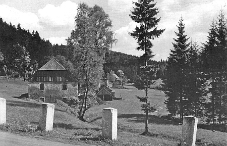 Tzv. Engel Werk v rodné Lískové při silnici od Klenčí na situačním plánu z roku 1850 a na snímku z počátku 20. století