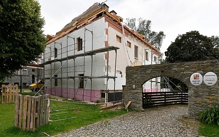 Fara v Srní, na níž působil po 11 let, byla v roce 2023 přestavována na "Klostermannův dům"